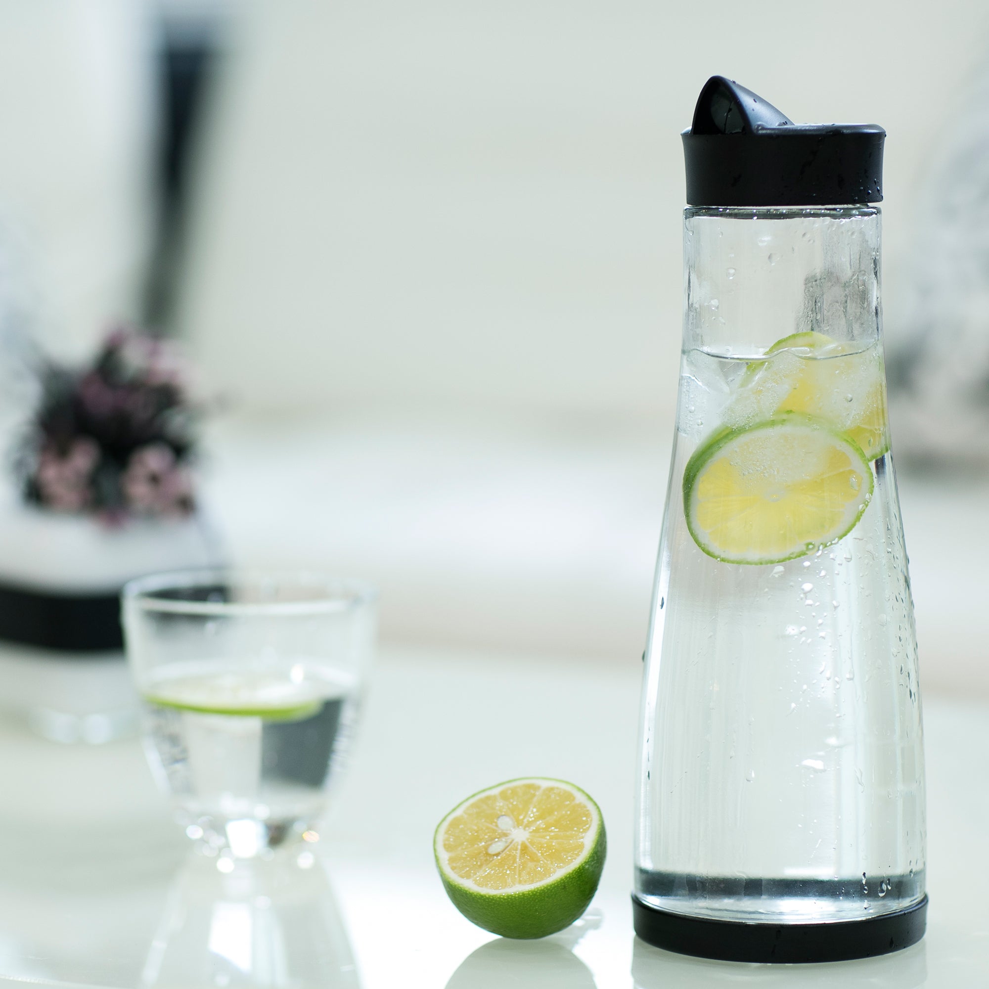 Glass Water Pitcher with Spout – Elegant Serving Carafe for Water, Juice